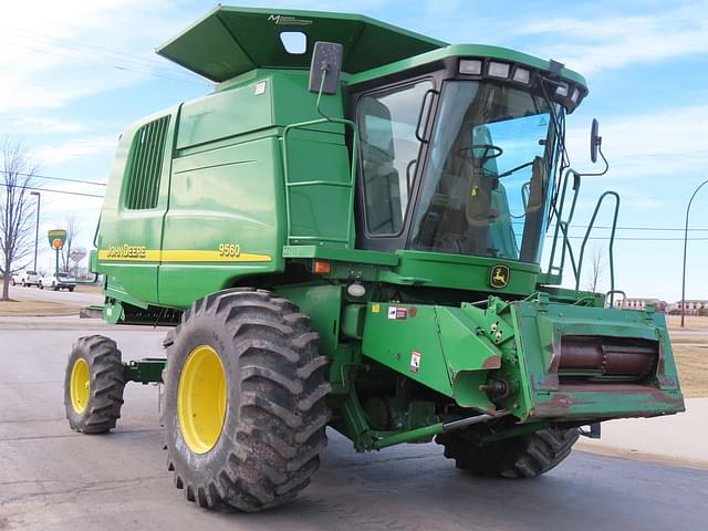 Image of John Deere 9560 equipment image 1