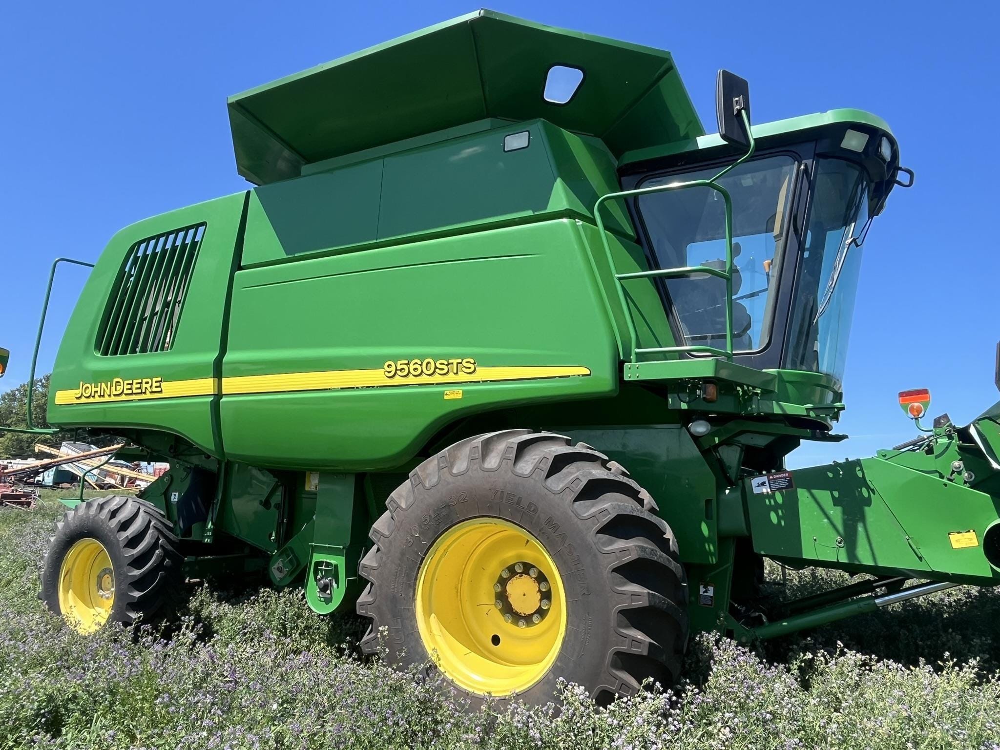 2005 John Deere 9560 STS Equipment Image0