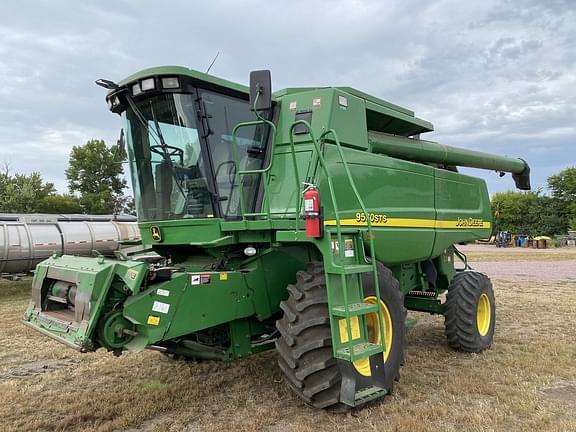 Image of John Deere 9560 STS equipment image 2