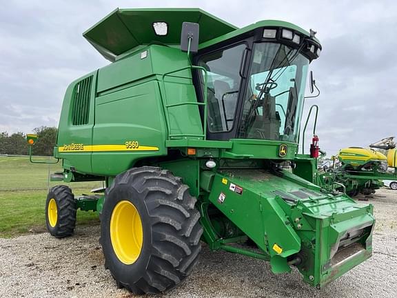 Image of John Deere 9560 equipment image 1