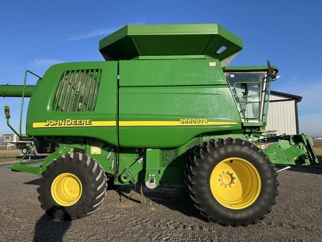 Image of John Deere 9660 STS equipment image 3