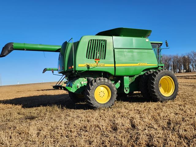 Image of John Deere 9760 STS equipment image 2