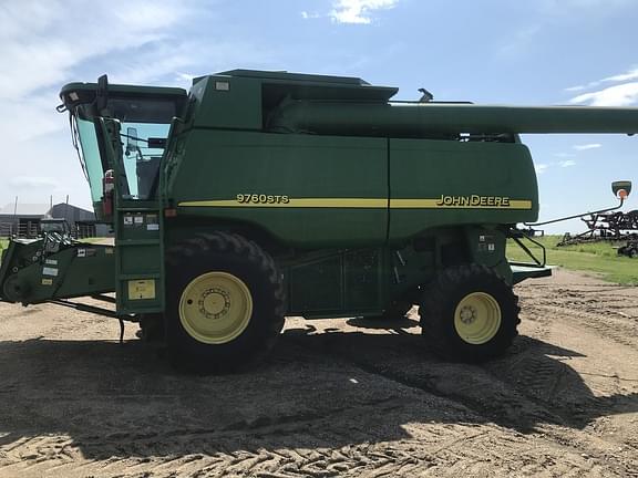 Image of John Deere 9760 STS equipment image 2