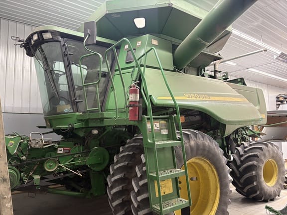 2005 John Deere 9760 STS Equipment Image0