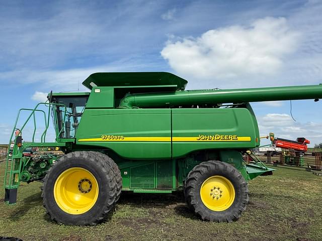 Image of John Deere 9760 STS equipment image 1