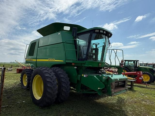 Image of John Deere 9760 STS equipment image 4