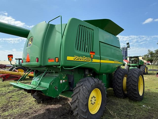 Image of John Deere 9760 STS equipment image 3