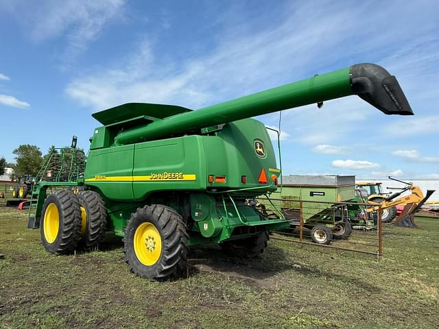 Image of John Deere 9760 STS equipment image 2