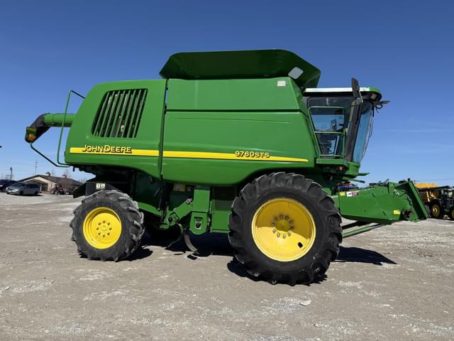 Image of John Deere 9760 STS equipment image 2