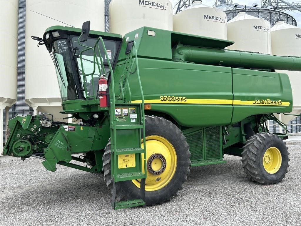 2005 John Deere 9760 STS Equipment Image0