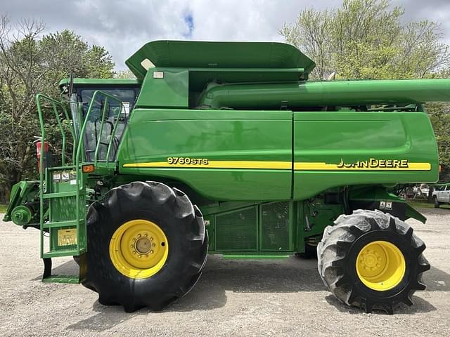 Image of John Deere 9760 STS equipment image 2