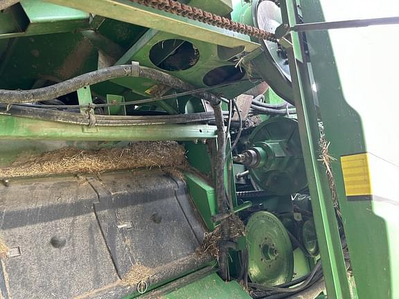 Image of John Deere 9760 STS equipment image 2