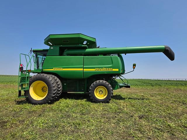 Image of John Deere 9760 STS equipment image 3
