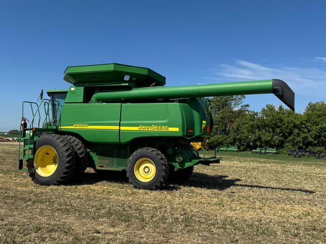 Image of John Deere 9760 STS equipment image 2