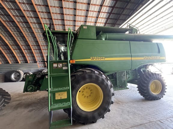 2005 John Deere 9760 STS Equipment Image0