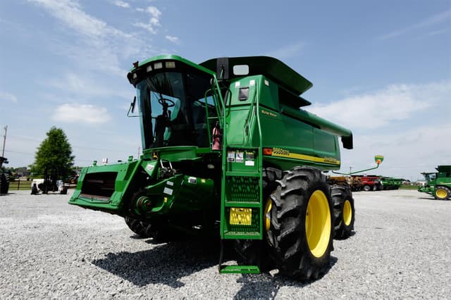 Image of John Deere 9860 STS equipment image 2