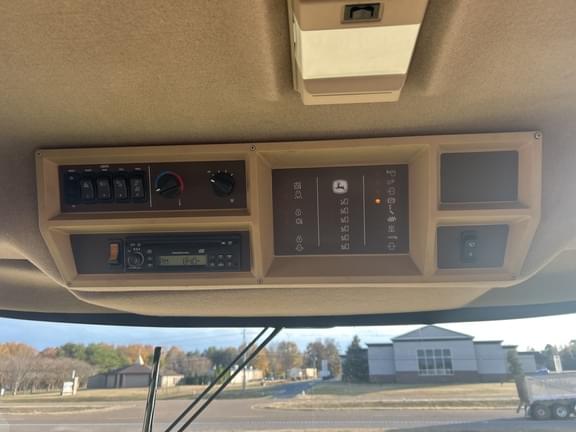 Image of John Deere 9996 equipment image 4
