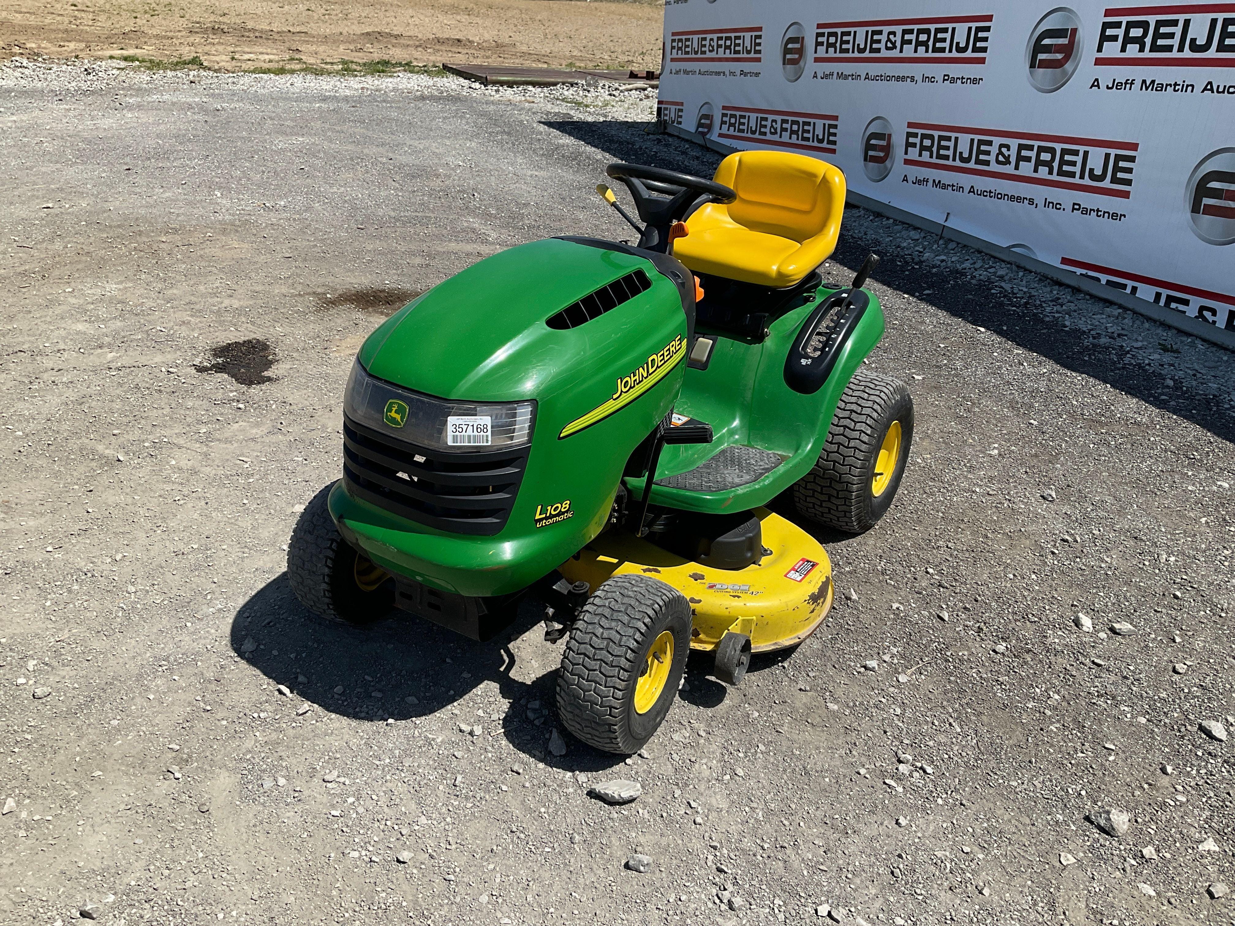 Main image John Deere L108