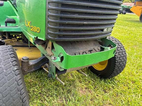 Image of John Deere LX280 equipment image 4