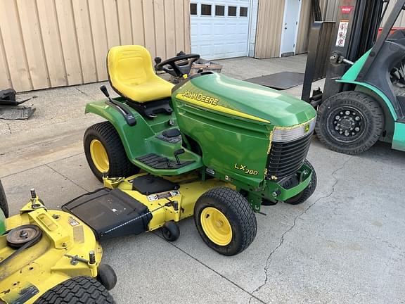 Image of John Deere LX280 equipment image 1