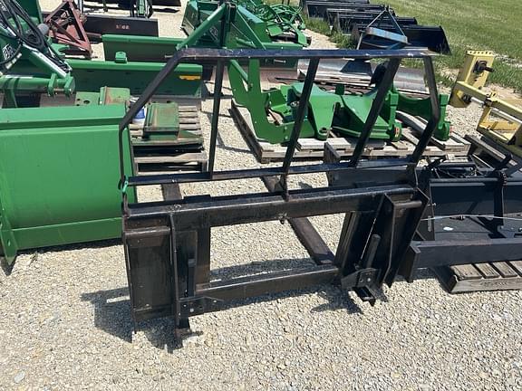 Image of John Deere Pallet Forks Image 0