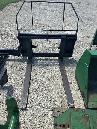 Image of John Deere Pallet Forks Image 1