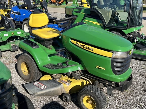 2005 John Deere X300 Equipment Image0