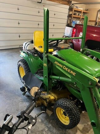 2005 John Deere X585 Equipment Image0