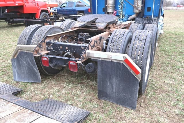 Image of Kenworth T2000 equipment image 2