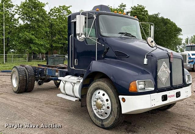 Image of Kenworth T300 equipment image 2