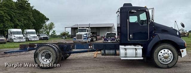 Image of Kenworth T300 equipment image 3