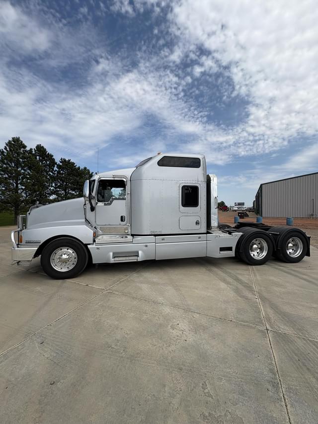 Image of Kenworth T600 equipment image 1