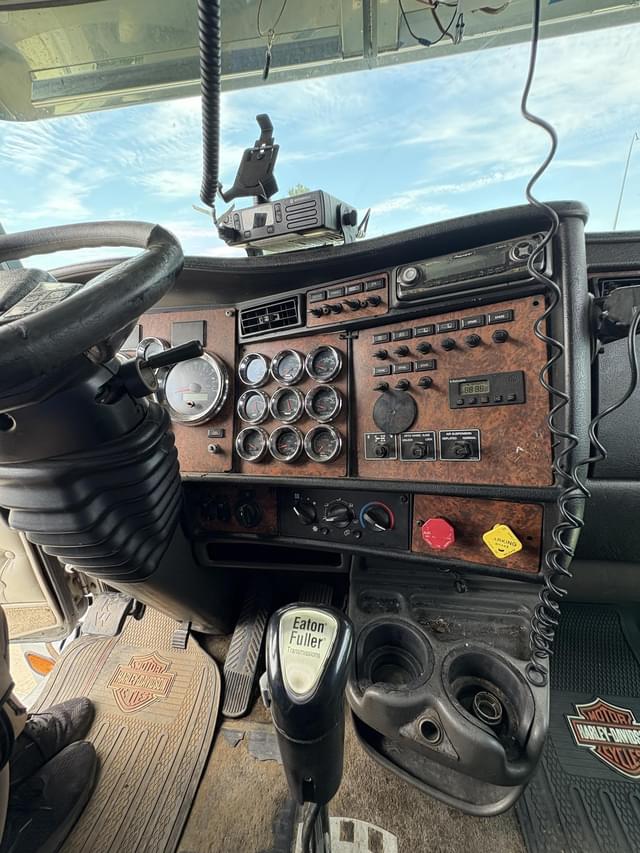 Image of Kenworth T600 equipment image 4