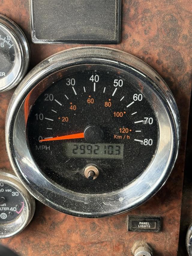 Image of Kenworth T600 equipment image 3