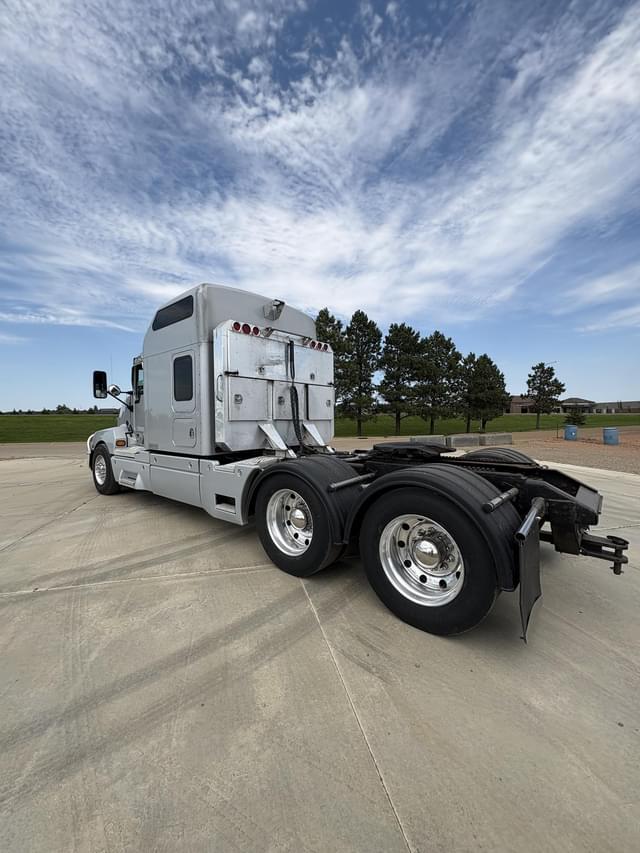 Image of Kenworth T600 equipment image 2