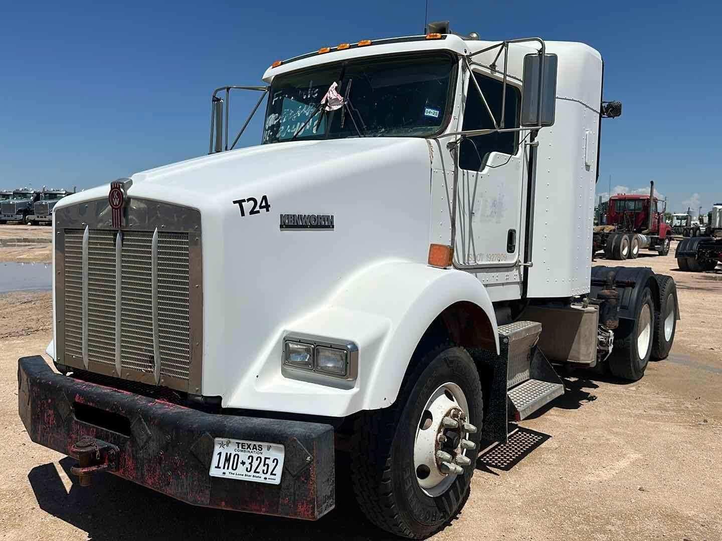 2005 Kenworth T800 Equipment Image0