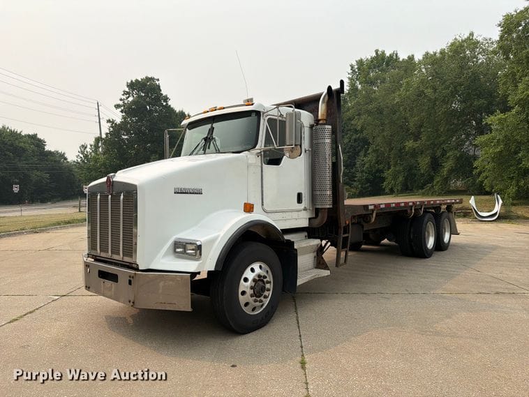 2005 Kenworth T800 Equipment Image0