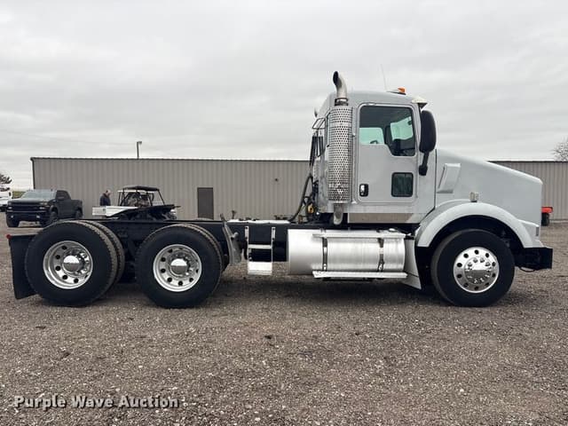 Image of Kenworth T800 equipment image 3