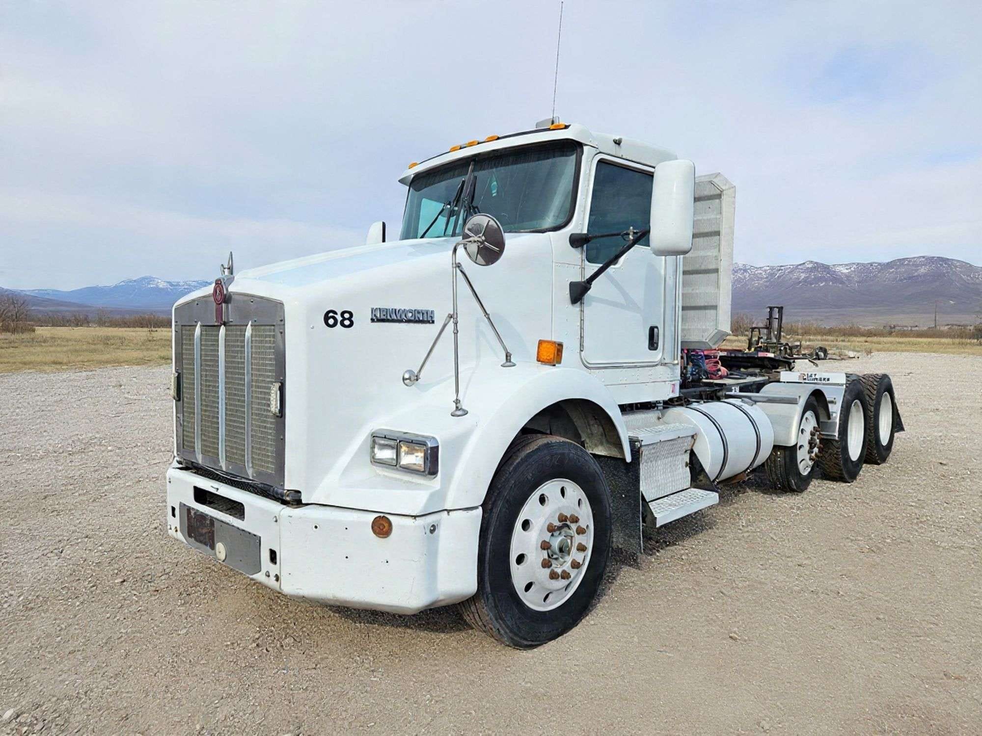 2005 Kenworth T800B Equipment Image0