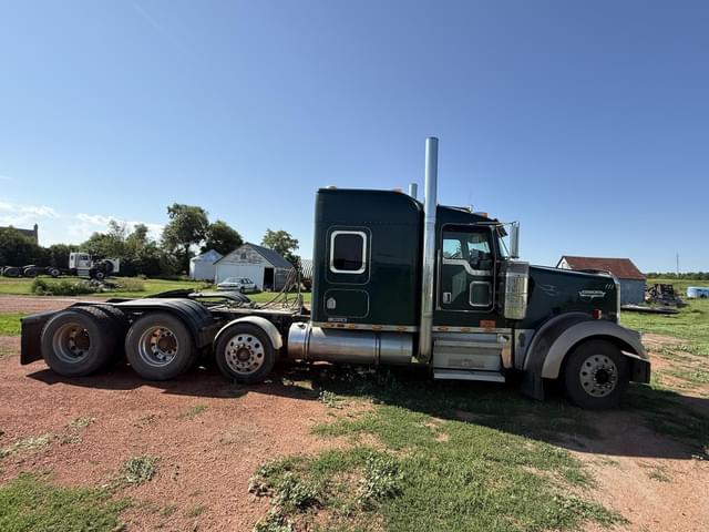 Image of Kenworth W900 equipment image 4