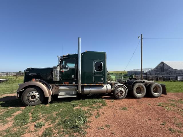 Image of Kenworth W900 equipment image 1