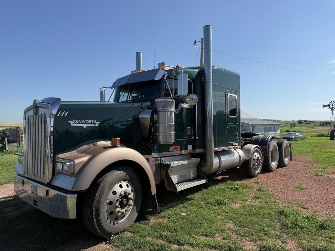Image of Kenworth W900 Primary image