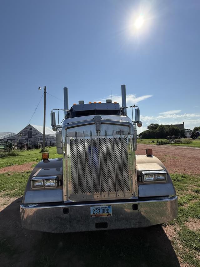 Image of Kenworth W900 equipment image 2