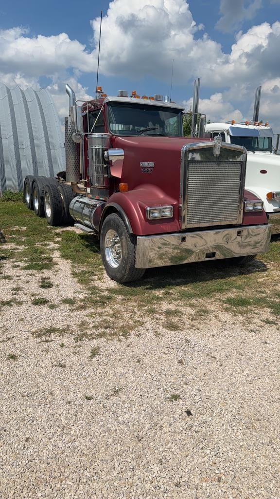 2005 Kenworth W900 Equipment Image0