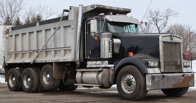 Image of Kenworth W900 equipment image 1