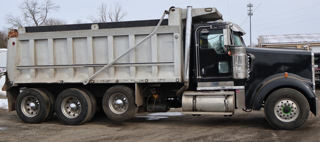 Image of Kenworth W900 equipment image 3