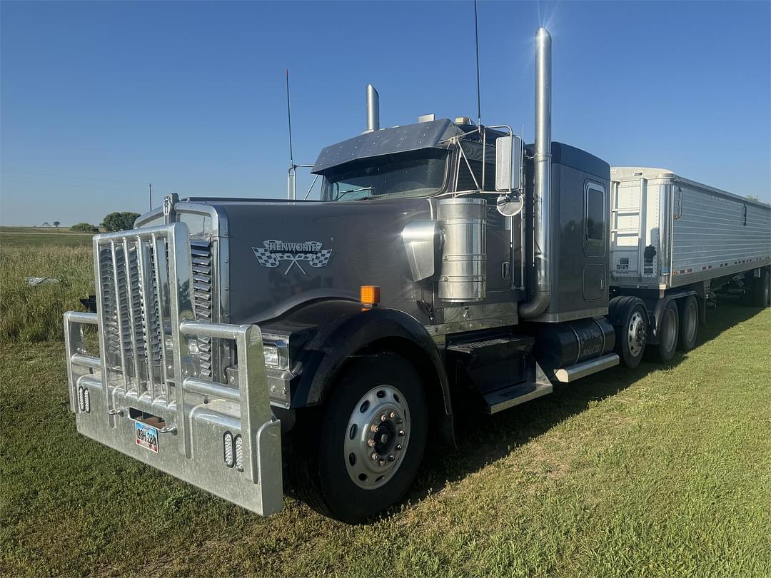 Image of Kenworth W900 Primary image