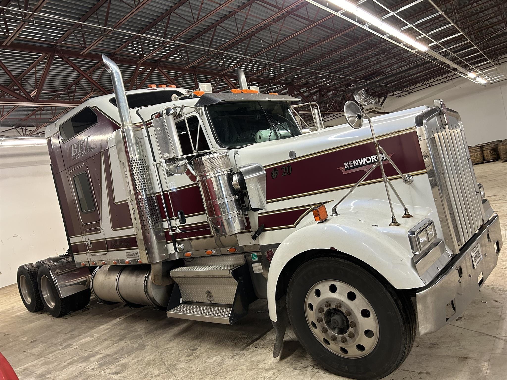 Main image Kenworth W900