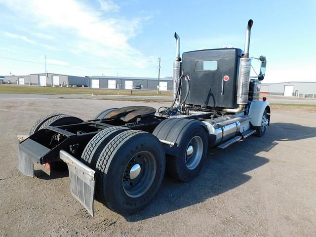 Image of Kenworth W900 equipment image 3