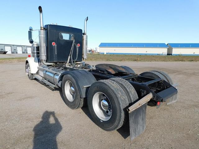 Image of Kenworth W900 equipment image 4